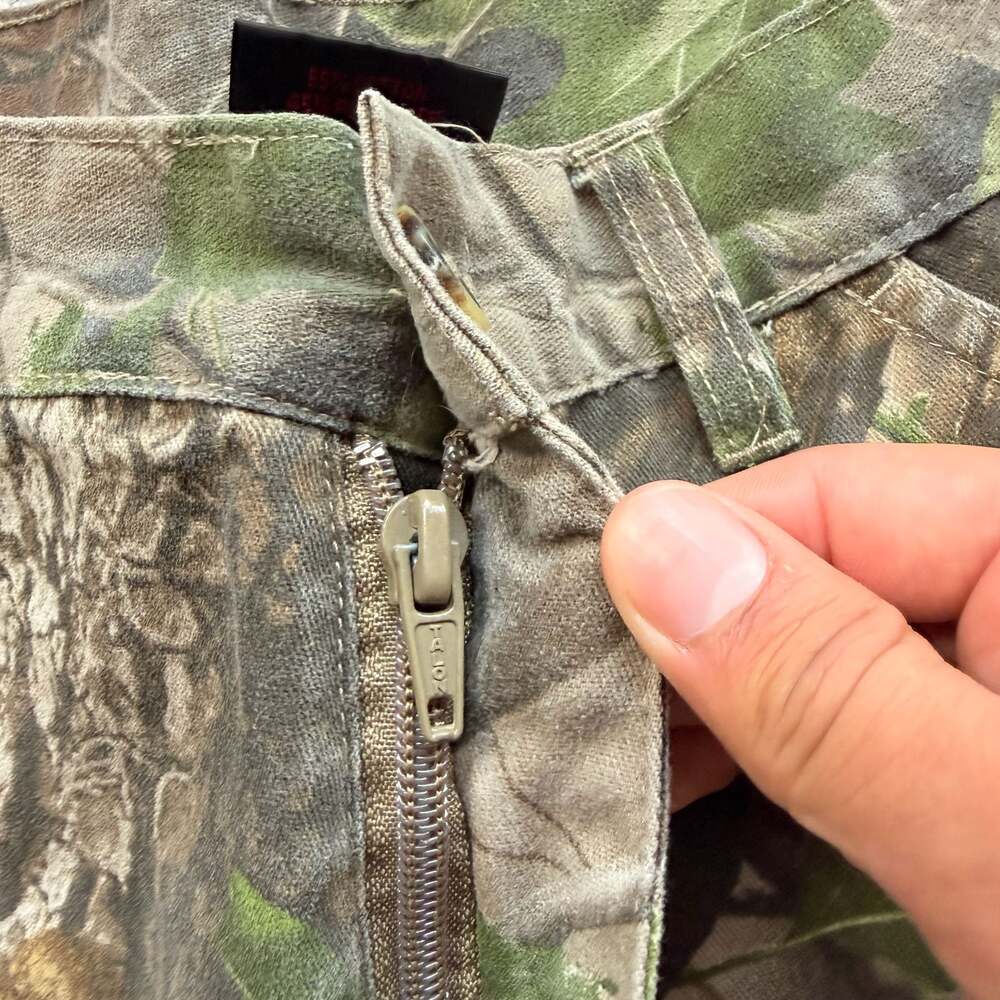 Vintage RealTree Camo Cargo Pants
Size S
Waist adjustable - Picture 6 of 8